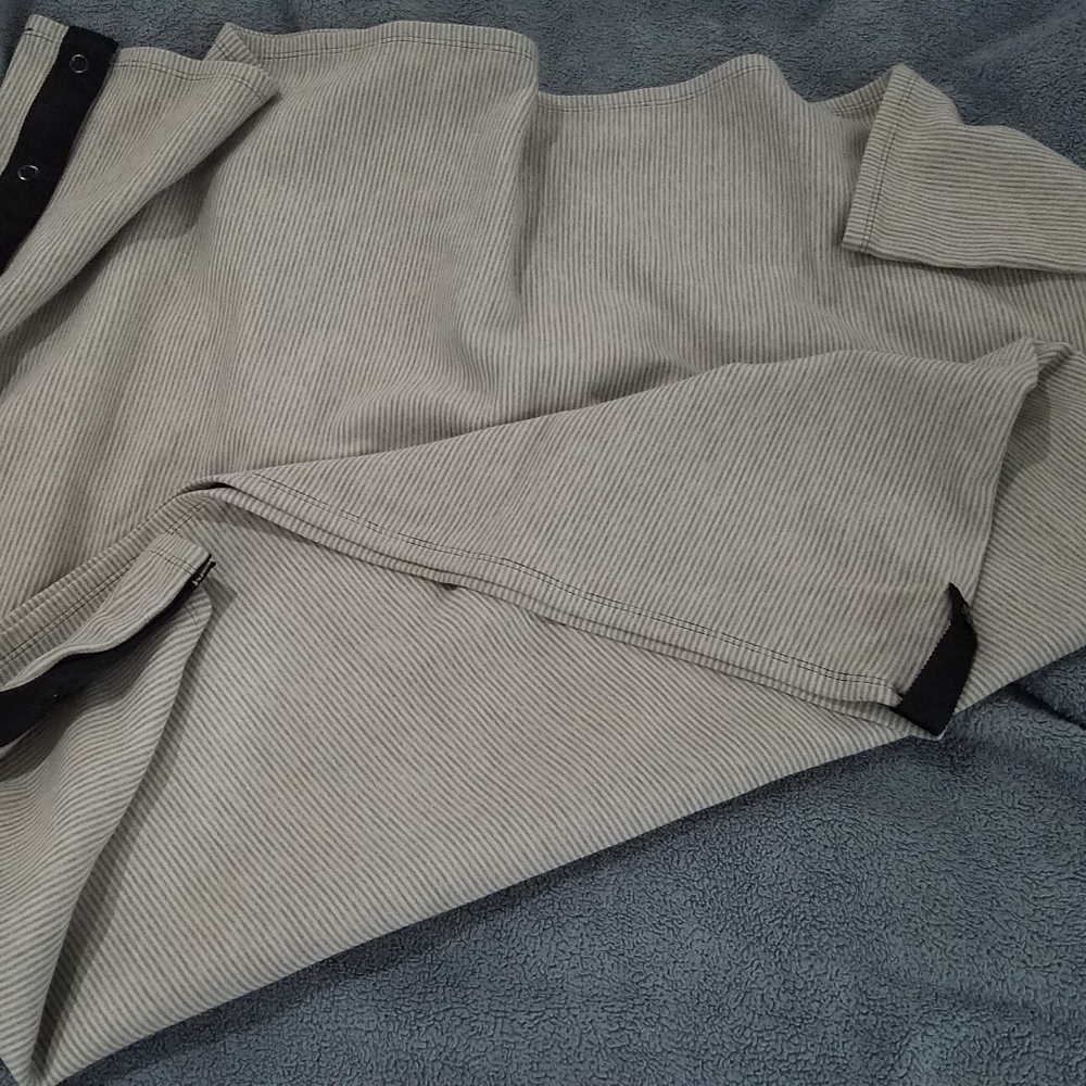 White and grey striped Lululemon Vinyasa scarf